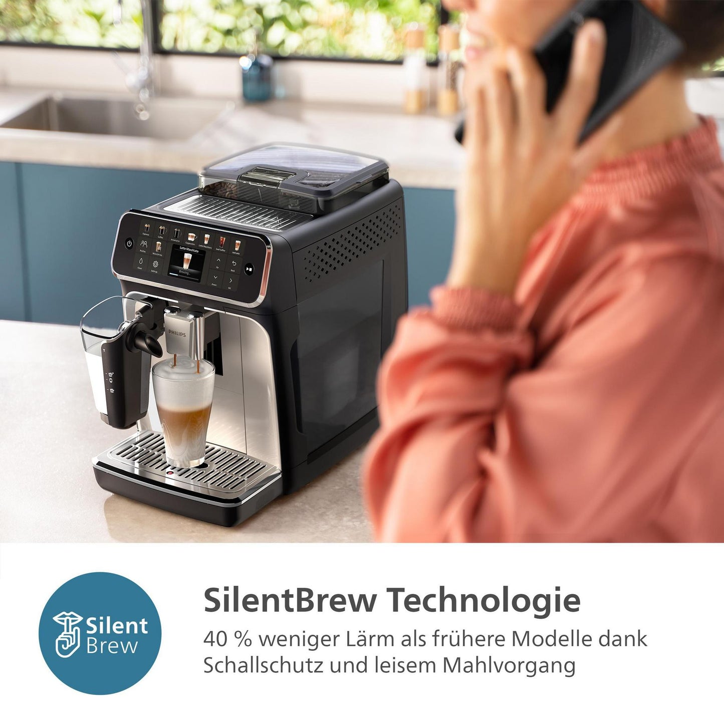 Kaffeevollautomat Serie 5500 EP5547/90 - 20 Kaffeespezialitäten, Mit LatteGo-Milchsystem,  SilentBrew Technologie, Schwarz verchromt