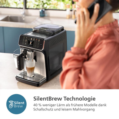 Kaffeevollautomat Serie 5500 EP5547/90 - 20 Kaffeespezialitäten, Mit LatteGo-Milchsystem,  SilentBrew Technologie, Schwarz verchromt